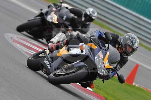 Motorcycle action photographs;Ty croes;anglesey;anglesey photographs;event digital images;eventdigitalimages;no limits trackday;peter wileman photography;trac mon;trackday;trackday digital images;trackday photos