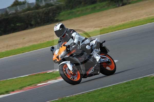 Motorcycle action photographs;Ty croes;anglesey;anglesey photographs;event digital images;eventdigitalimages;no limits trackday;peter wileman photography;trac mon;trackday;trackday digital images;trackday photos