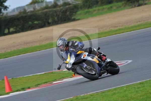 Motorcycle action photographs;Ty croes;anglesey;anglesey photographs;event digital images;eventdigitalimages;no limits trackday;peter wileman photography;trac mon;trackday;trackday digital images;trackday photos