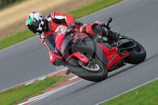 Motorcycle action photographs;Ty croes;anglesey;anglesey photographs;event digital images;eventdigitalimages;no limits trackday;peter wileman photography;trac mon;trackday;trackday digital images;trackday photos
