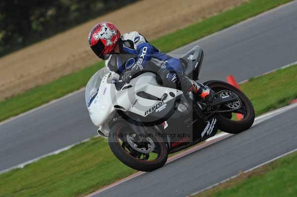 Motorcycle action photographs;Ty croes;anglesey;anglesey photographs;event digital images;eventdigitalimages;no limits trackday;peter wileman photography;trac mon;trackday;trackday digital images;trackday photos