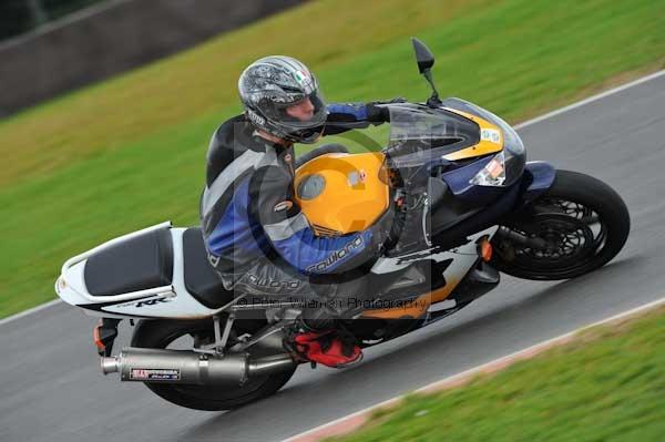 Motorcycle action photographs;Ty croes;anglesey;anglesey photographs;event digital images;eventdigitalimages;no limits trackday;peter wileman photography;trac mon;trackday;trackday digital images;trackday photos