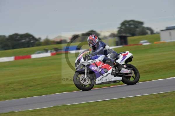 Motorcycle action photographs;Ty croes;anglesey;anglesey photographs;event digital images;eventdigitalimages;no limits trackday;peter wileman photography;trac mon;trackday;trackday digital images;trackday photos