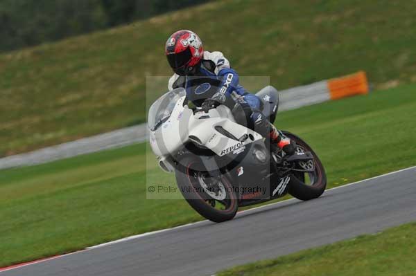 Motorcycle action photographs;Ty croes;anglesey;anglesey photographs;event digital images;eventdigitalimages;no limits trackday;peter wileman photography;trac mon;trackday;trackday digital images;trackday photos
