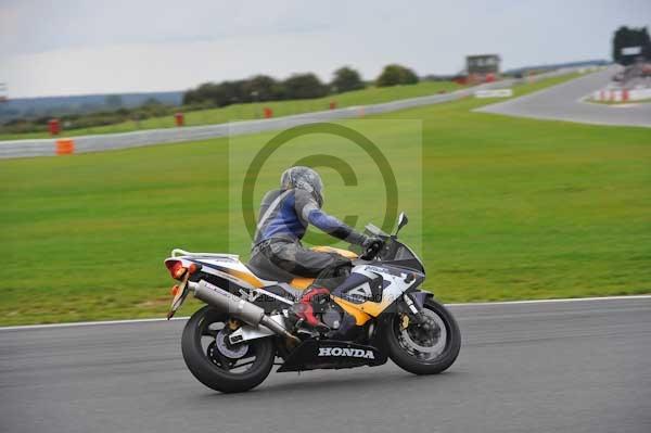 Motorcycle action photographs;Ty croes;anglesey;anglesey photographs;event digital images;eventdigitalimages;no limits trackday;peter wileman photography;trac mon;trackday;trackday digital images;trackday photos