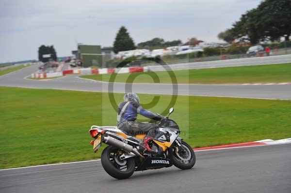 Motorcycle action photographs;Ty croes;anglesey;anglesey photographs;event digital images;eventdigitalimages;no limits trackday;peter wileman photography;trac mon;trackday;trackday digital images;trackday photos
