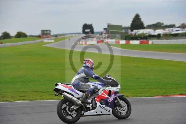 Motorcycle action photographs;Ty croes;anglesey;anglesey photographs;event digital images;eventdigitalimages;no limits trackday;peter wileman photography;trac mon;trackday;trackday digital images;trackday photos