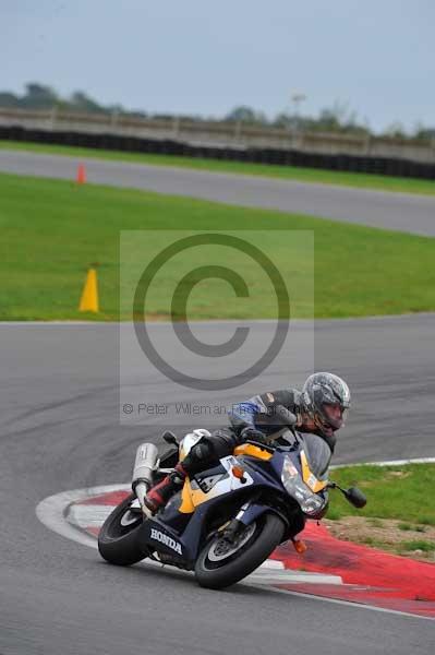 Motorcycle action photographs;Ty croes;anglesey;anglesey photographs;event digital images;eventdigitalimages;no limits trackday;peter wileman photography;trac mon;trackday;trackday digital images;trackday photos