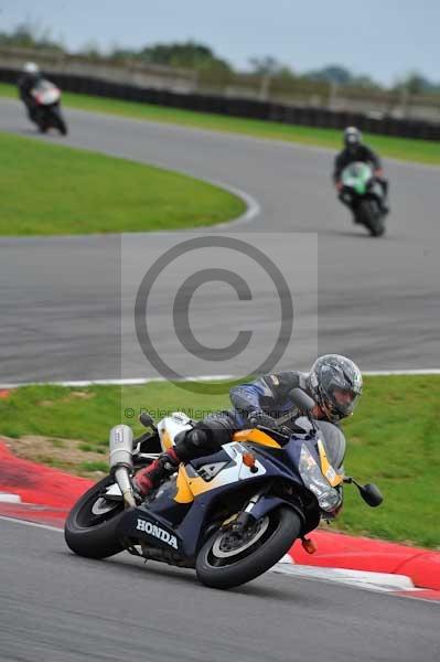 Motorcycle action photographs;Ty croes;anglesey;anglesey photographs;event digital images;eventdigitalimages;no limits trackday;peter wileman photography;trac mon;trackday;trackday digital images;trackday photos