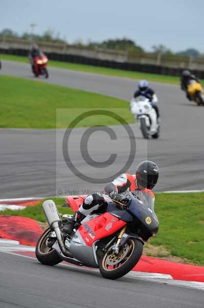 Motorcycle action photographs;Ty croes;anglesey;anglesey photographs;event digital images;eventdigitalimages;no limits trackday;peter wileman photography;trac mon;trackday;trackday digital images;trackday photos