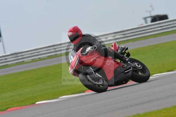 Motorcycle action photographs;Ty croes;anglesey;anglesey photographs;event digital images;eventdigitalimages;no limits trackday;peter wileman photography;trac mon;trackday;trackday digital images;trackday photos