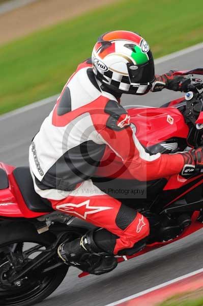 Motorcycle action photographs;Ty croes;anglesey;anglesey photographs;event digital images;eventdigitalimages;no limits trackday;peter wileman photography;trac mon;trackday;trackday digital images;trackday photos