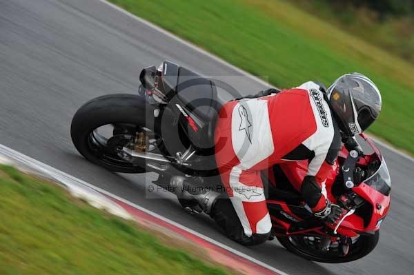 Motorcycle action photographs;Ty croes;anglesey;anglesey photographs;event digital images;eventdigitalimages;no limits trackday;peter wileman photography;trac mon;trackday;trackday digital images;trackday photos