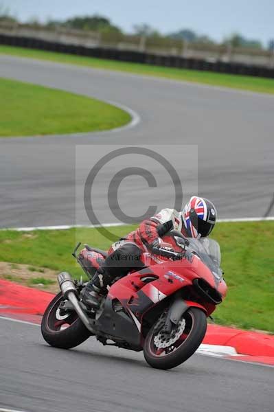 Motorcycle action photographs;Ty croes;anglesey;anglesey photographs;event digital images;eventdigitalimages;no limits trackday;peter wileman photography;trac mon;trackday;trackday digital images;trackday photos