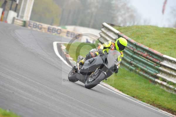 Mallory park Leicestershire;Mallory park photographs;Motorcycle action photographs;event digital images;eventdigitalimages;mallory park;no limits trackday;peter wileman photography;trackday;trackday digital images;trackday photos