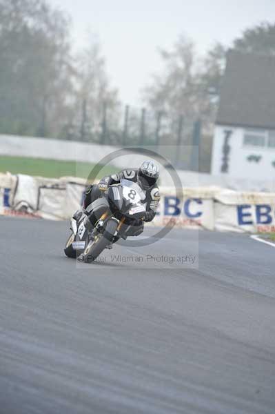 Mallory park Leicestershire;Mallory park photographs;Motorcycle action photographs;event digital images;eventdigitalimages;mallory park;no limits trackday;peter wileman photography;trackday;trackday digital images;trackday photos
