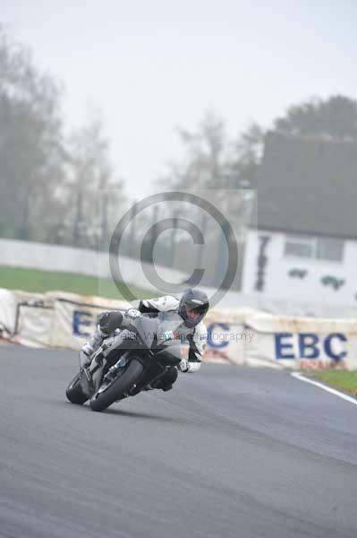 Mallory park Leicestershire;Mallory park photographs;Motorcycle action photographs;event digital images;eventdigitalimages;mallory park;no limits trackday;peter wileman photography;trackday;trackday digital images;trackday photos