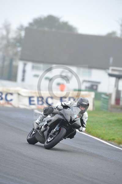 Mallory park Leicestershire;Mallory park photographs;Motorcycle action photographs;event digital images;eventdigitalimages;mallory park;no limits trackday;peter wileman photography;trackday;trackday digital images;trackday photos