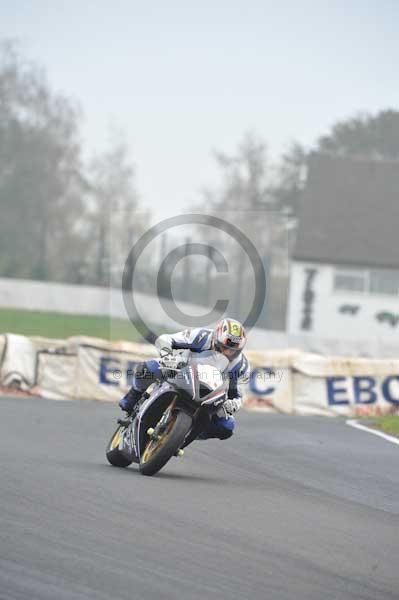 Mallory park Leicestershire;Mallory park photographs;Motorcycle action photographs;event digital images;eventdigitalimages;mallory park;no limits trackday;peter wileman photography;trackday;trackday digital images;trackday photos