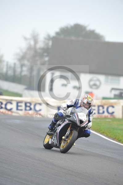Mallory park Leicestershire;Mallory park photographs;Motorcycle action photographs;event digital images;eventdigitalimages;mallory park;no limits trackday;peter wileman photography;trackday;trackday digital images;trackday photos