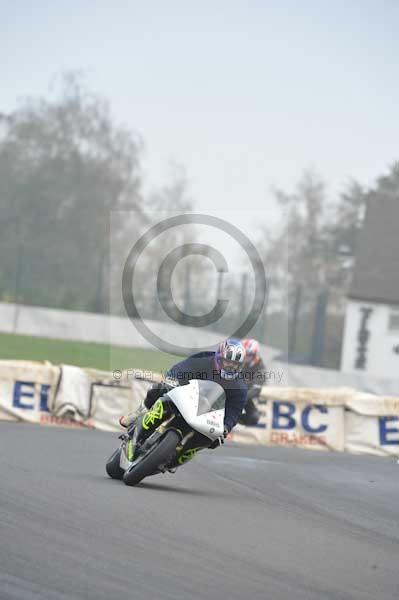 Mallory park Leicestershire;Mallory park photographs;Motorcycle action photographs;event digital images;eventdigitalimages;mallory park;no limits trackday;peter wileman photography;trackday;trackday digital images;trackday photos