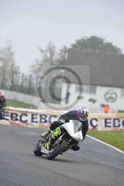 Mallory park Leicestershire;Mallory park photographs;Motorcycle action photographs;event digital images;eventdigitalimages;mallory park;no limits trackday;peter wileman photography;trackday;trackday digital images;trackday photos