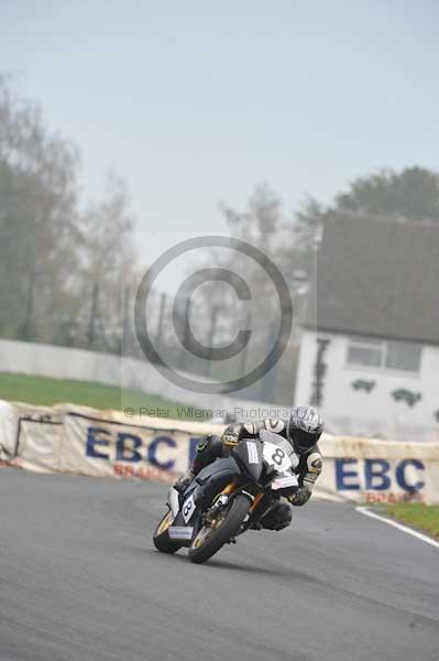 Mallory park Leicestershire;Mallory park photographs;Motorcycle action photographs;event digital images;eventdigitalimages;mallory park;no limits trackday;peter wileman photography;trackday;trackday digital images;trackday photos