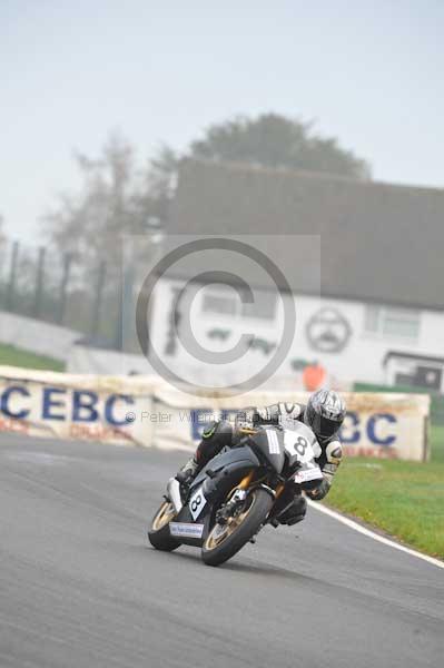 Mallory park Leicestershire;Mallory park photographs;Motorcycle action photographs;event digital images;eventdigitalimages;mallory park;no limits trackday;peter wileman photography;trackday;trackday digital images;trackday photos