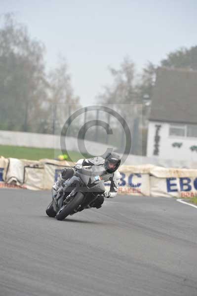 Mallory park Leicestershire;Mallory park photographs;Motorcycle action photographs;event digital images;eventdigitalimages;mallory park;no limits trackday;peter wileman photography;trackday;trackday digital images;trackday photos