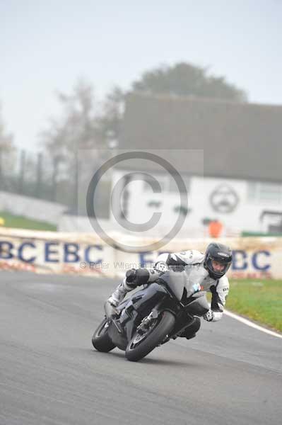 Mallory park Leicestershire;Mallory park photographs;Motorcycle action photographs;event digital images;eventdigitalimages;mallory park;no limits trackday;peter wileman photography;trackday;trackday digital images;trackday photos