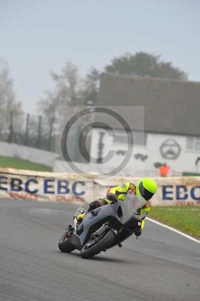 Mallory park Leicestershire;Mallory park photographs;Motorcycle action photographs;event digital images;eventdigitalimages;mallory park;no limits trackday;peter wileman photography;trackday;trackday digital images;trackday photos