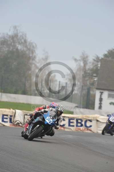 Mallory park Leicestershire;Mallory park photographs;Motorcycle action photographs;event digital images;eventdigitalimages;mallory park;no limits trackday;peter wileman photography;trackday;trackday digital images;trackday photos
