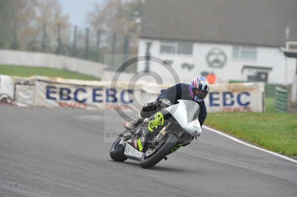 Mallory park Leicestershire;Mallory park photographs;Motorcycle action photographs;event digital images;eventdigitalimages;mallory park;no limits trackday;peter wileman photography;trackday;trackday digital images;trackday photos