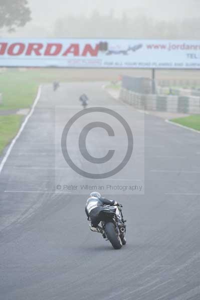 Mallory park Leicestershire;Mallory park photographs;Motorcycle action photographs;event digital images;eventdigitalimages;mallory park;no limits trackday;peter wileman photography;trackday;trackday digital images;trackday photos