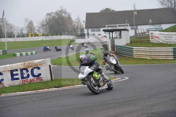 Mallory park Leicestershire;Mallory park photographs;Motorcycle action photographs;event digital images;eventdigitalimages;mallory park;no limits trackday;peter wileman photography;trackday;trackday digital images;trackday photos
