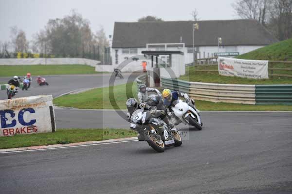 Mallory park Leicestershire;Mallory park photographs;Motorcycle action photographs;event digital images;eventdigitalimages;mallory park;no limits trackday;peter wileman photography;trackday;trackday digital images;trackday photos