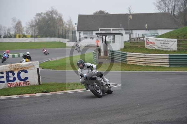 Mallory park Leicestershire;Mallory park photographs;Motorcycle action photographs;event digital images;eventdigitalimages;mallory park;no limits trackday;peter wileman photography;trackday;trackday digital images;trackday photos