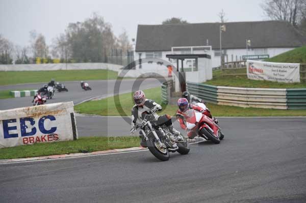 Mallory park Leicestershire;Mallory park photographs;Motorcycle action photographs;event digital images;eventdigitalimages;mallory park;no limits trackday;peter wileman photography;trackday;trackday digital images;trackday photos