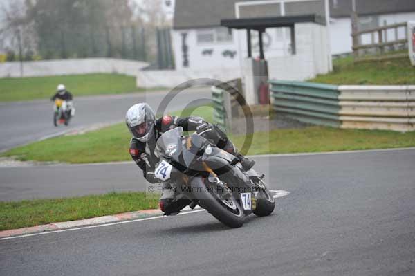 Mallory park Leicestershire;Mallory park photographs;Motorcycle action photographs;event digital images;eventdigitalimages;mallory park;no limits trackday;peter wileman photography;trackday;trackday digital images;trackday photos