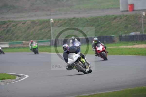 Mallory park Leicestershire;Mallory park photographs;Motorcycle action photographs;event digital images;eventdigitalimages;mallory park;no limits trackday;peter wileman photography;trackday;trackday digital images;trackday photos