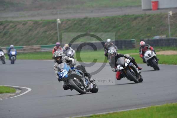 Mallory park Leicestershire;Mallory park photographs;Motorcycle action photographs;event digital images;eventdigitalimages;mallory park;no limits trackday;peter wileman photography;trackday;trackday digital images;trackday photos