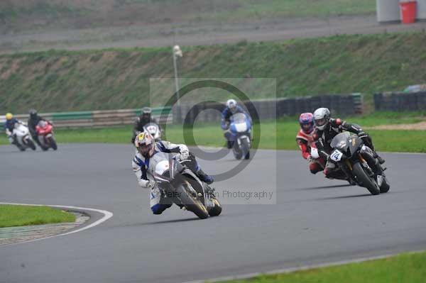 Mallory park Leicestershire;Mallory park photographs;Motorcycle action photographs;event digital images;eventdigitalimages;mallory park;no limits trackday;peter wileman photography;trackday;trackday digital images;trackday photos
