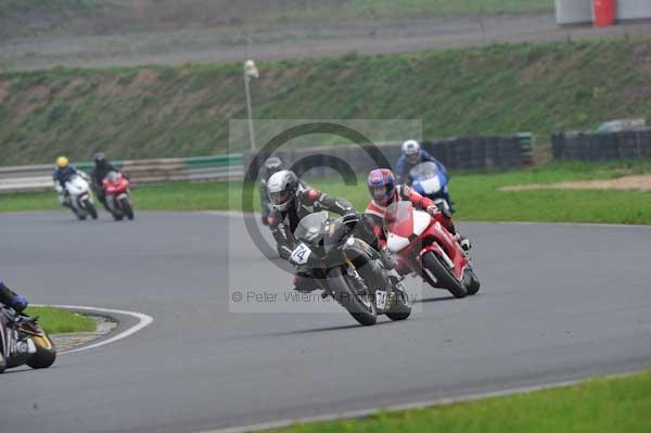 Mallory park Leicestershire;Mallory park photographs;Motorcycle action photographs;event digital images;eventdigitalimages;mallory park;no limits trackday;peter wileman photography;trackday;trackday digital images;trackday photos