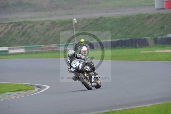 Mallory park Leicestershire;Mallory park photographs;Motorcycle action photographs;event digital images;eventdigitalimages;mallory park;no limits trackday;peter wileman photography;trackday;trackday digital images;trackday photos