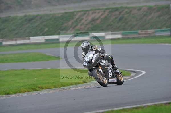 Mallory park Leicestershire;Mallory park photographs;Motorcycle action photographs;event digital images;eventdigitalimages;mallory park;no limits trackday;peter wileman photography;trackday;trackday digital images;trackday photos