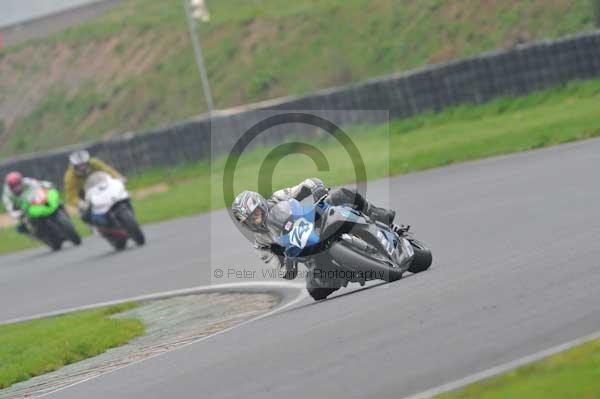 Mallory park Leicestershire;Mallory park photographs;Motorcycle action photographs;event digital images;eventdigitalimages;mallory park;no limits trackday;peter wileman photography;trackday;trackday digital images;trackday photos