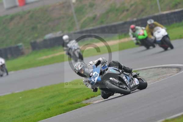 Mallory park Leicestershire;Mallory park photographs;Motorcycle action photographs;event digital images;eventdigitalimages;mallory park;no limits trackday;peter wileman photography;trackday;trackday digital images;trackday photos