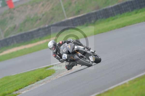 Mallory park Leicestershire;Mallory park photographs;Motorcycle action photographs;event digital images;eventdigitalimages;mallory park;no limits trackday;peter wileman photography;trackday;trackday digital images;trackday photos