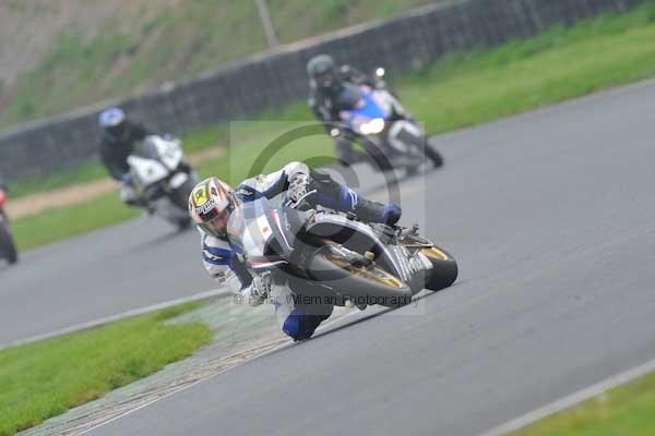 Mallory park Leicestershire;Mallory park photographs;Motorcycle action photographs;event digital images;eventdigitalimages;mallory park;no limits trackday;peter wileman photography;trackday;trackday digital images;trackday photos