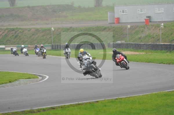 Mallory park Leicestershire;Mallory park photographs;Motorcycle action photographs;event digital images;eventdigitalimages;mallory park;no limits trackday;peter wileman photography;trackday;trackday digital images;trackday photos